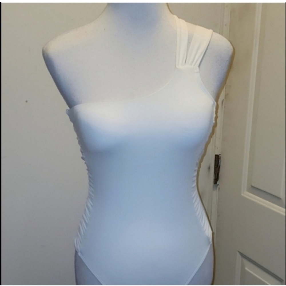 La Blanca Classic White One-Piece Swimsuit